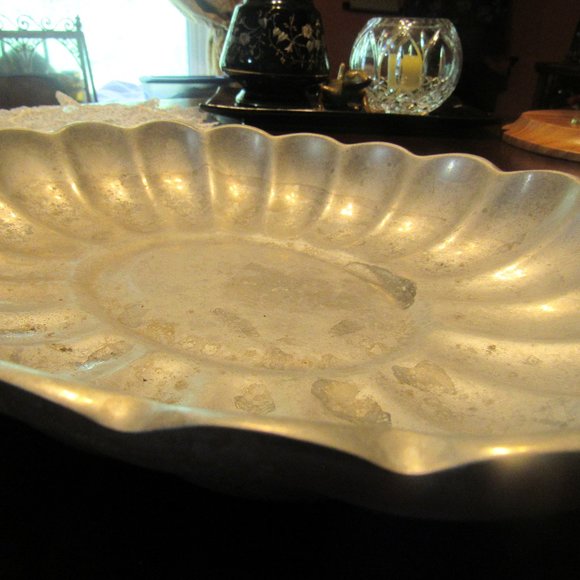 *Reduced* Vintage Hand Molded Pewter Scalloped Oval Platter - Picture 10 of 12